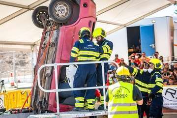 Los Bomberos de Gran Canaria se estrenan con un vehículo en vertical en el Encuentro Nacional de Rescate en Accidentes de Tráfico/TA.